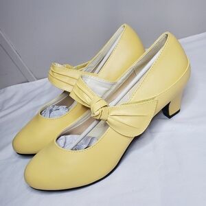 Size 11W Pale Yellow Sofwear Hills